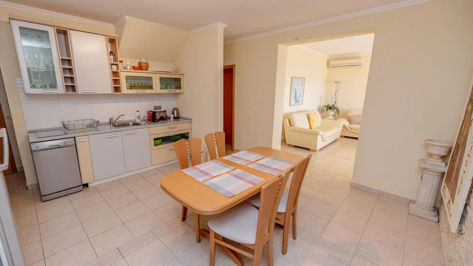 Sunsea Apartments Drage