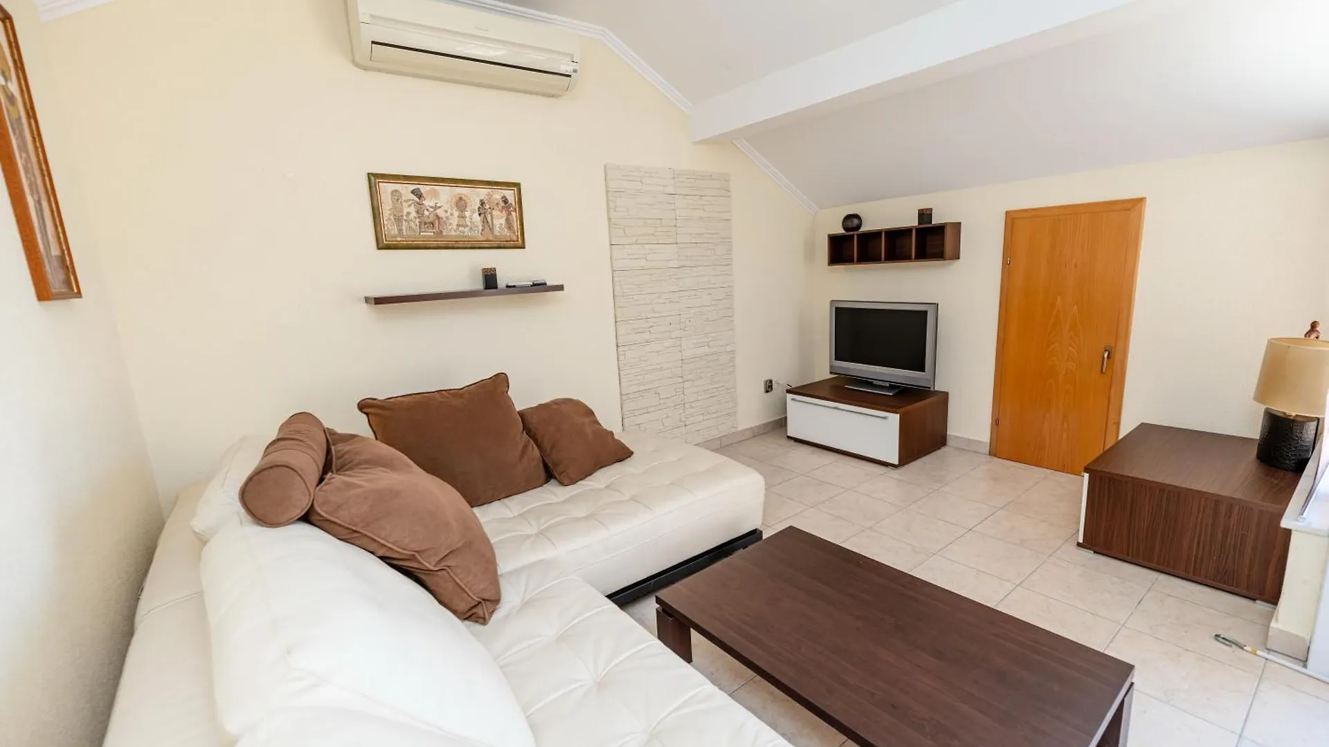 Sunsea Apartments Drage 0*,