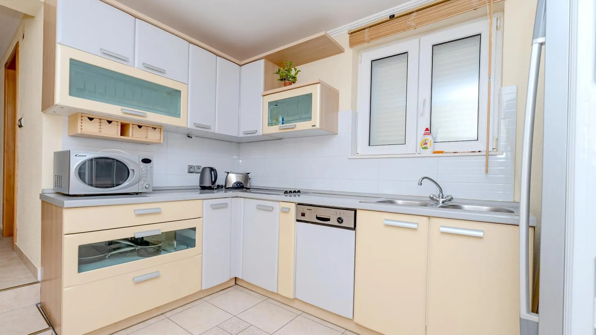Sunsea Apartments Drage