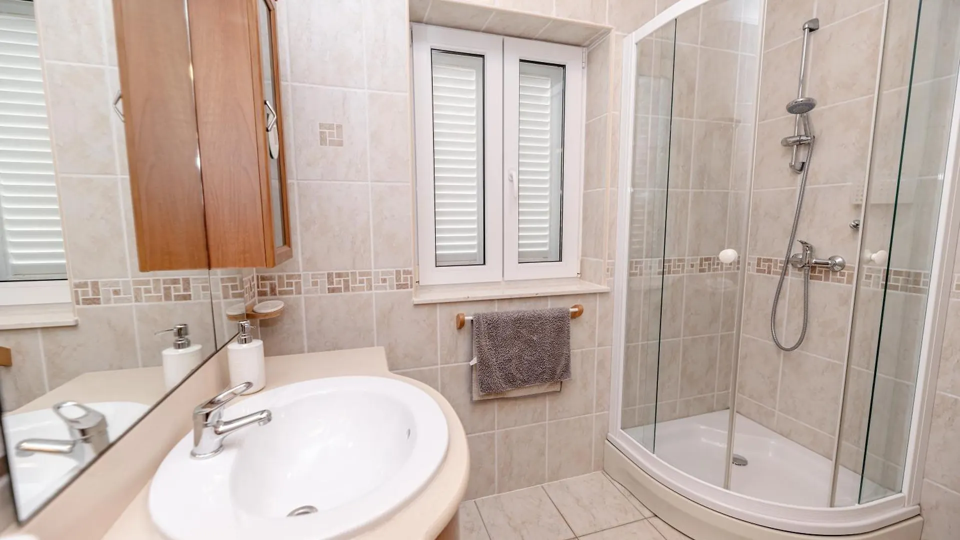 Sunsea Apartments Drage